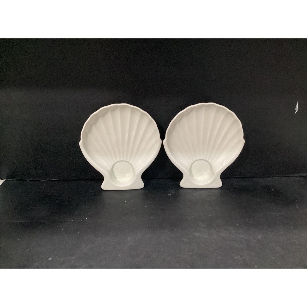 Vintage Hall #1522 Off-White Ribbed Shell Shaped Snack Plates Set of 2